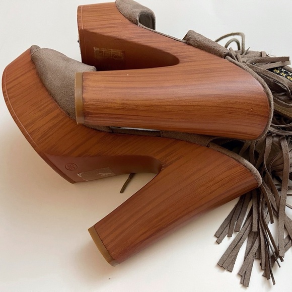 Mi.iM Taupe Platform Heels with Fringe and Wood Accents Boho Festival - Picture 3 of 11